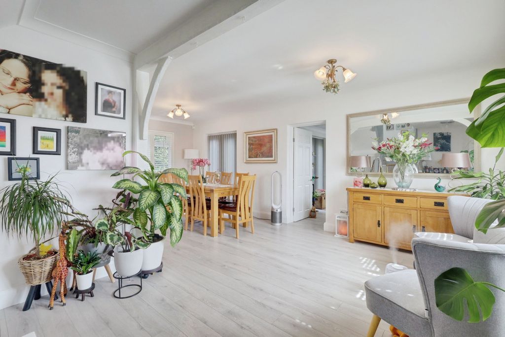 Property photo 2 of 28