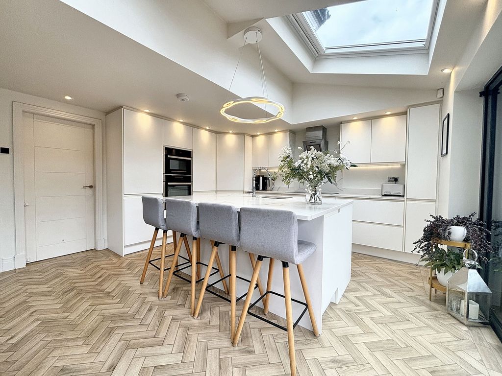 Property photo 3 of 28