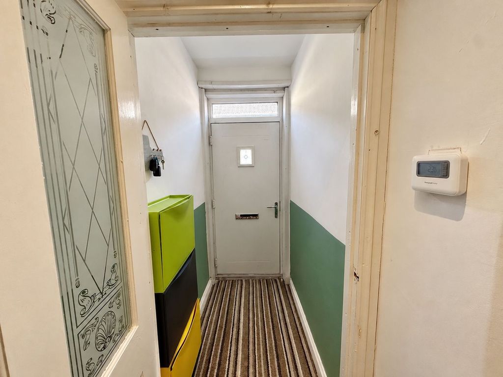 Property photo 3 of 31 Entrance Hallway