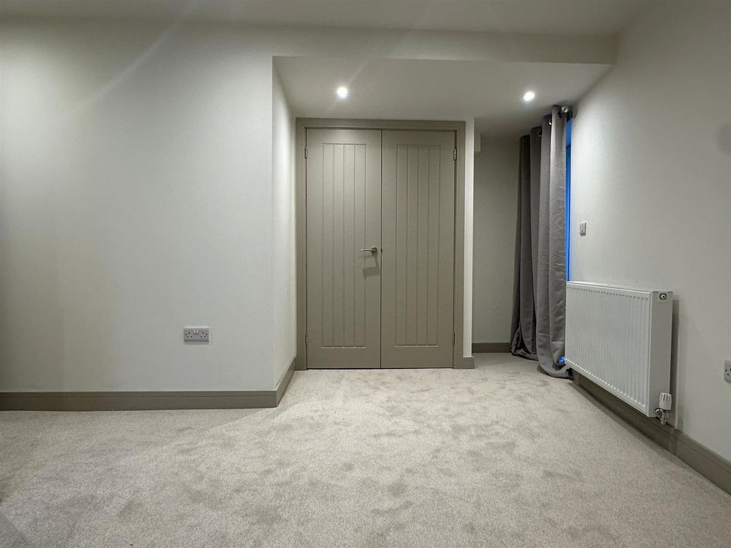 Property photo 1 of 6 Bedroom_1