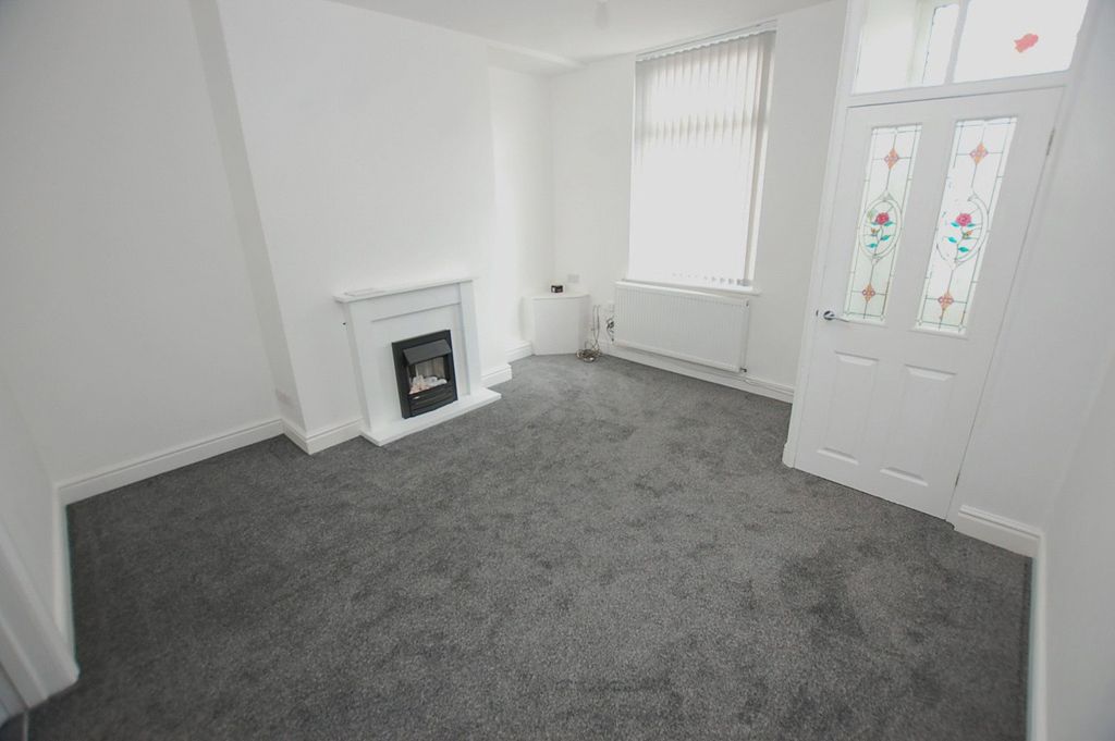 Property photo 2 of 8 Picture No. 12