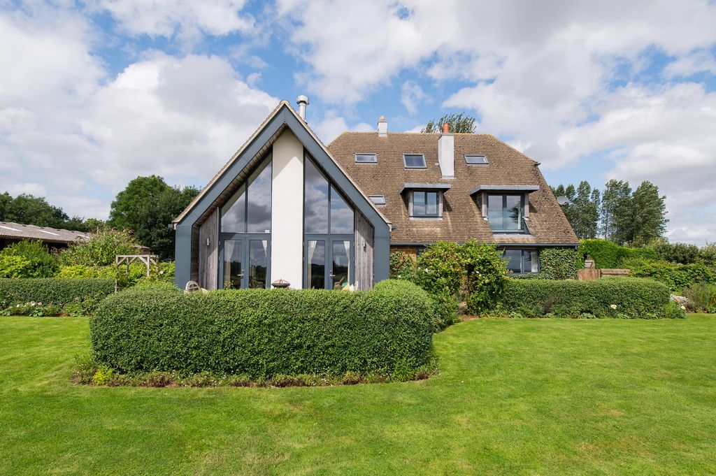 Property photo 2 of 28 Image