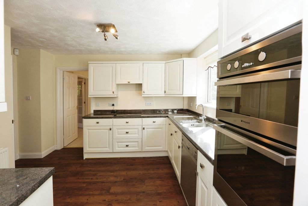 Property photo 3 of 23 Kitchen