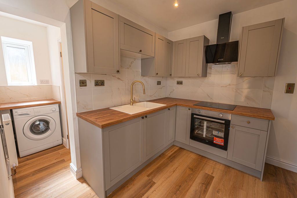 Property photo 3 of 33