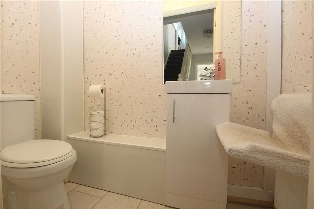 Property photo 3 of 12 Downstairs Cloakroom