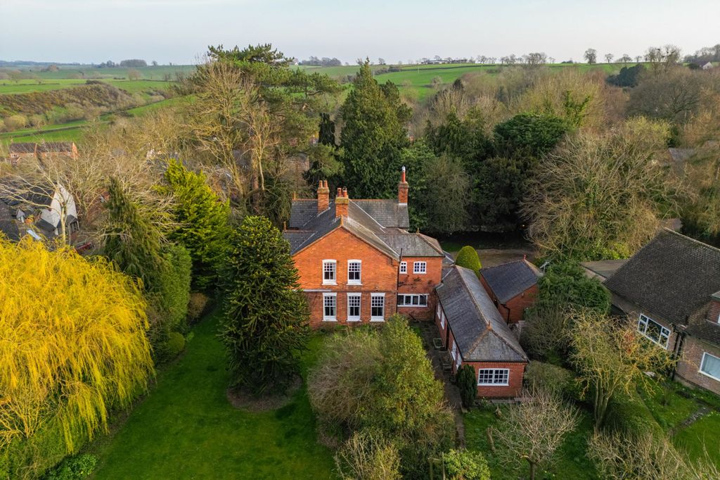 Property photo 3 of 44