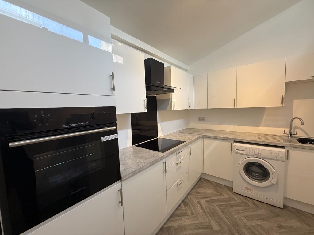 Property photo 2 of 13 5156502