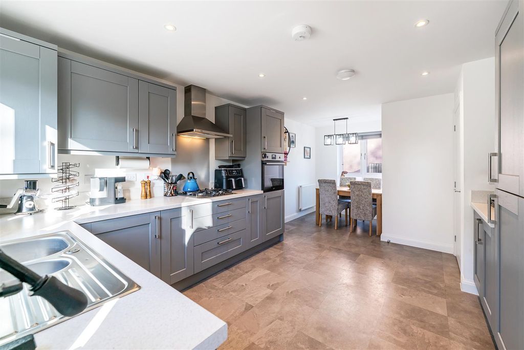 Property photo 2 of 17 Kitchen/Diner