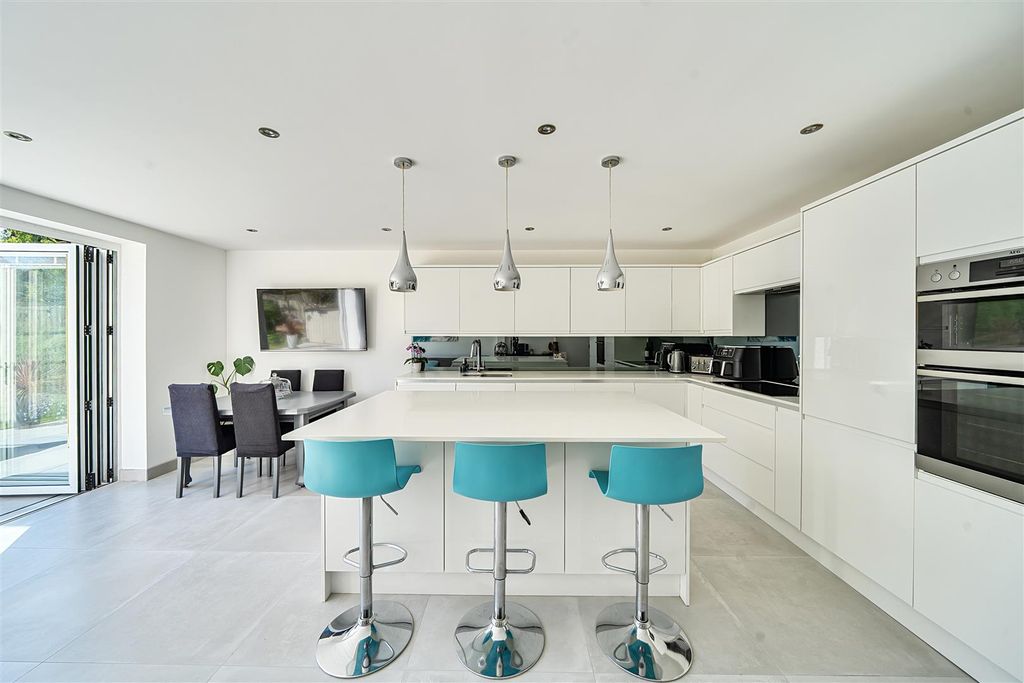 Property photo 2 of 15 Kenilworth Drive - Kit 3.Jpg