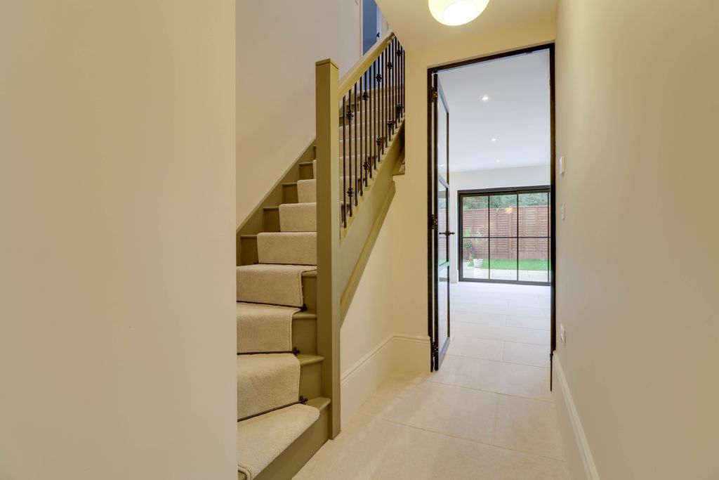 Property photo 2 of 21 Entrance