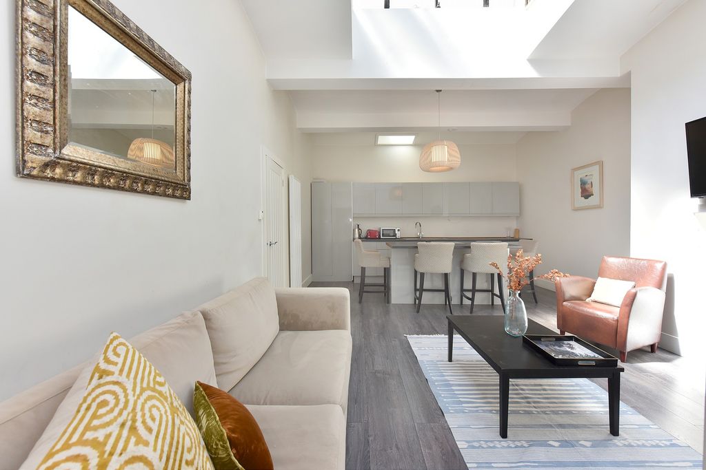 Property photo 2 of 12 Picture 2