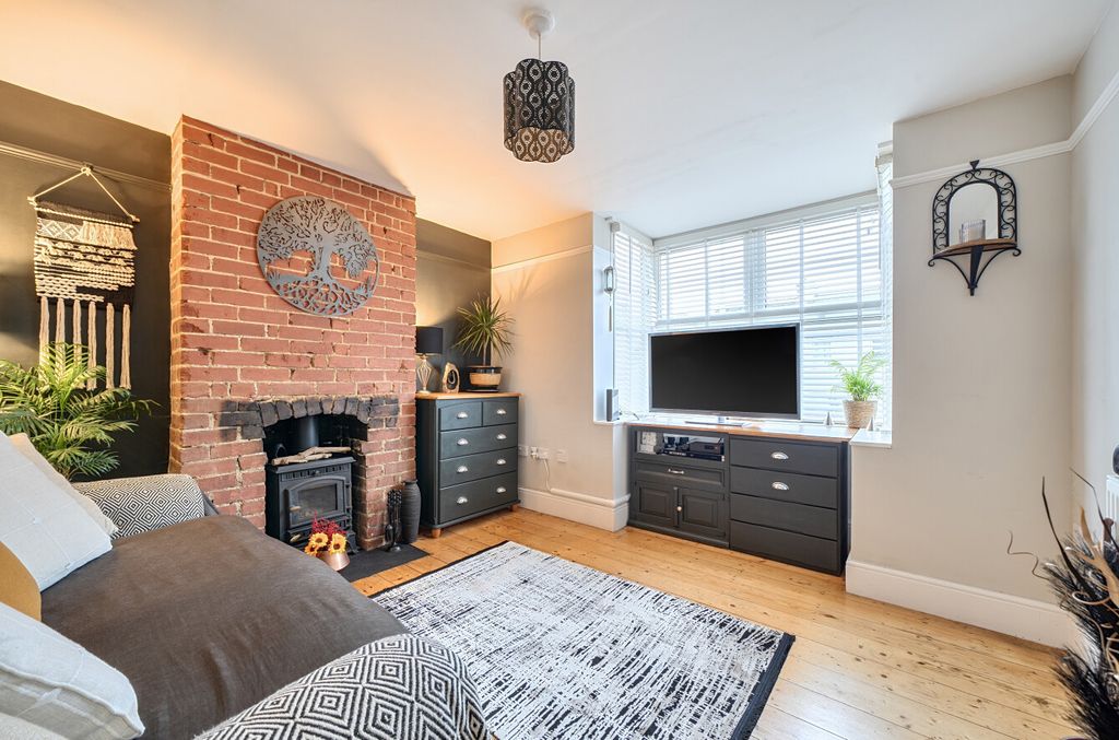 Property photo 2 of 23 1384885-13-692711...