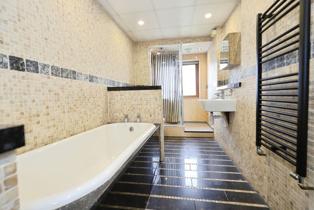 Property photo 3 of 22 Pbox-Img.Jpg