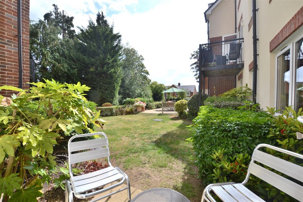 Property photo 3 of 16 Outlook Onto Communal Grdns.Jpg