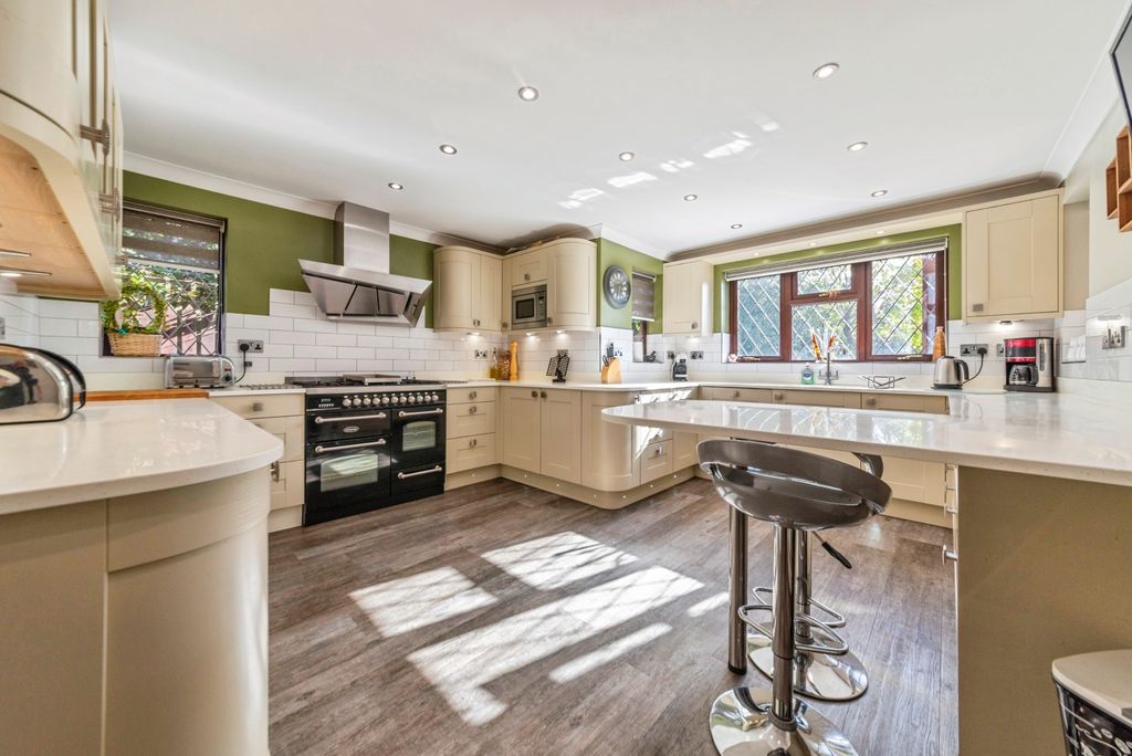 Property photo 2 of 38 15_Oak_Way-31