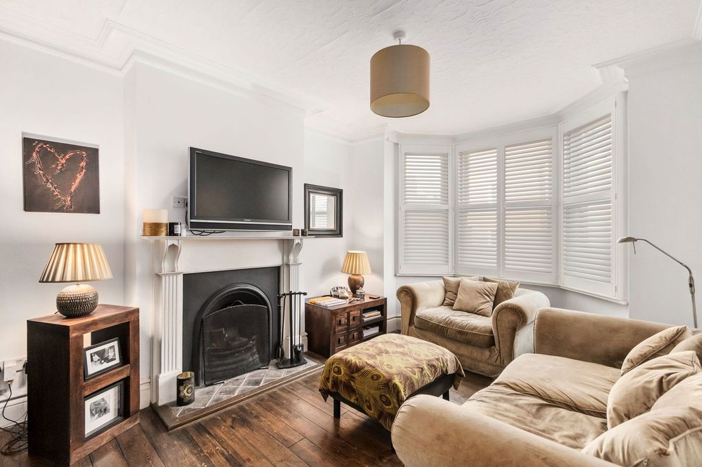 Property photo 2 of 18