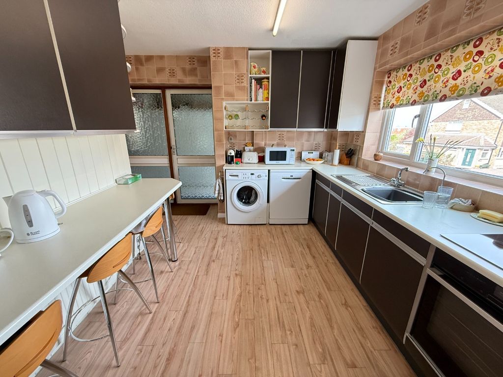 Property photo 2 of 15 4987982