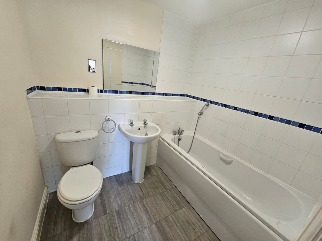 Property photo 3 of 7 Bathroom
