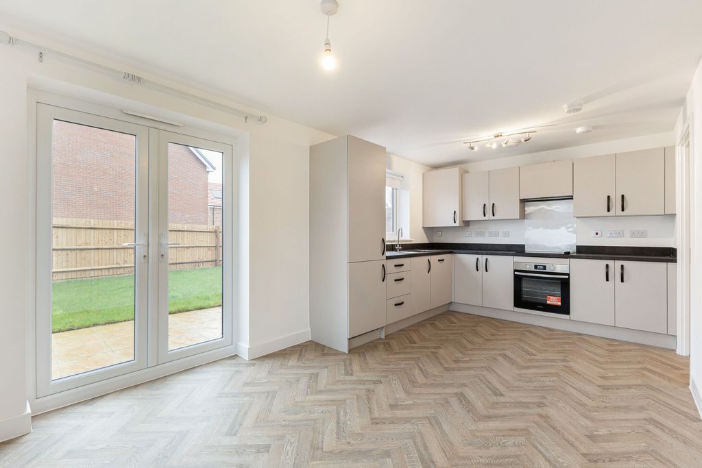 Property photo 3 of 11 Photo