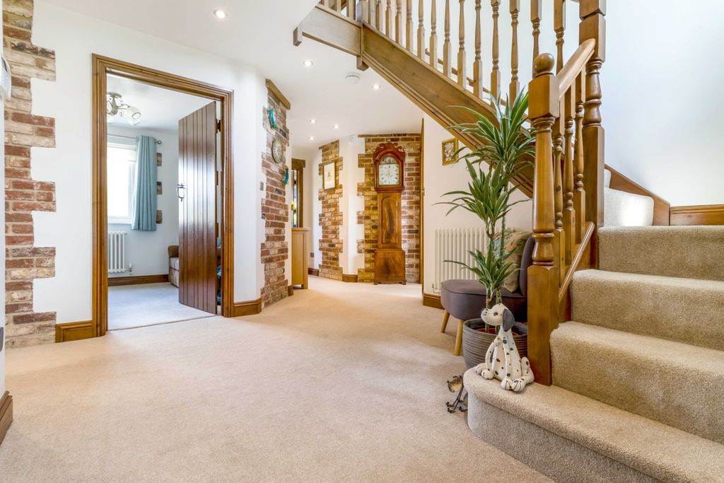 Property photo 2 of 24 Entrance Hall