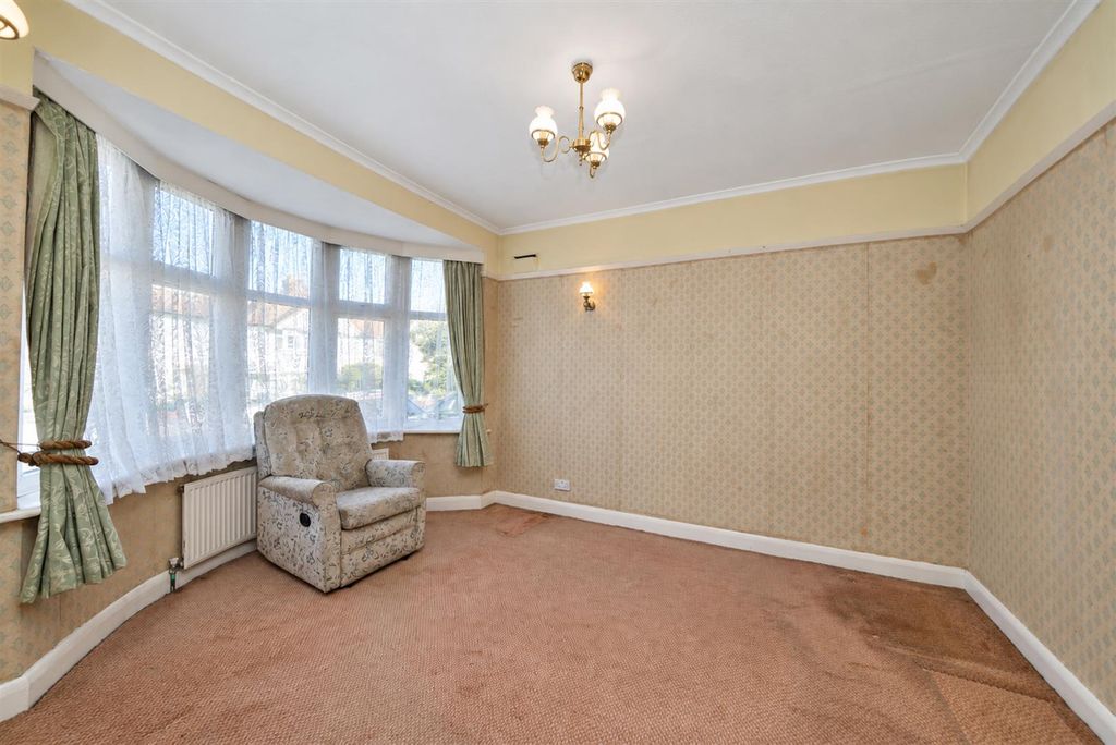 Property photo 2 of 12 12-Ashbourne-Avenue-6124.Jpg