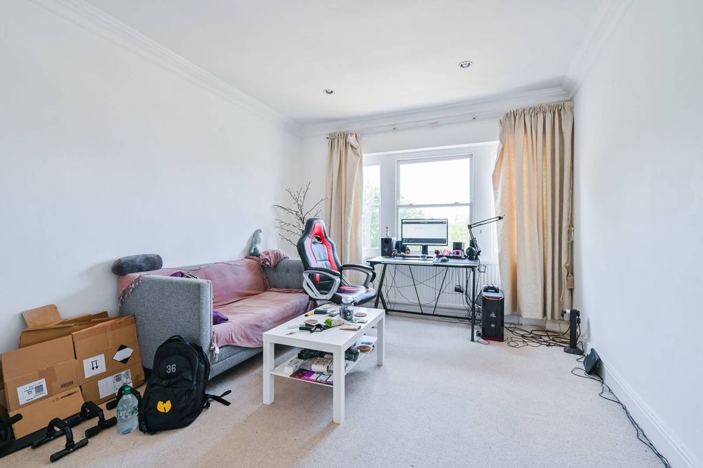 Property photo 3 of 10