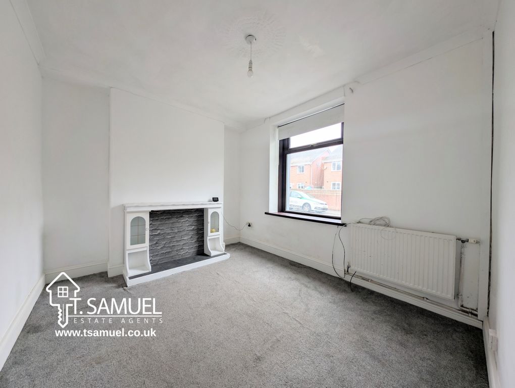 Property photo 3 of 24 Living Room