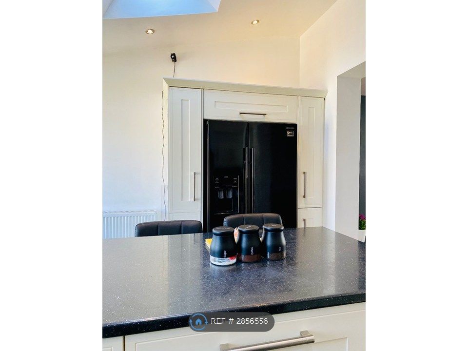 Property photo 3 of 31