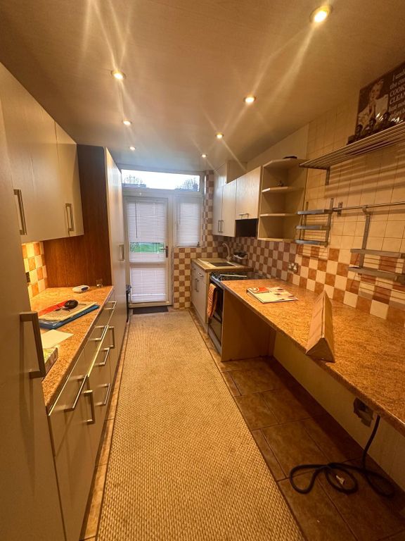 Property photo 3 of 8 Kitchen 