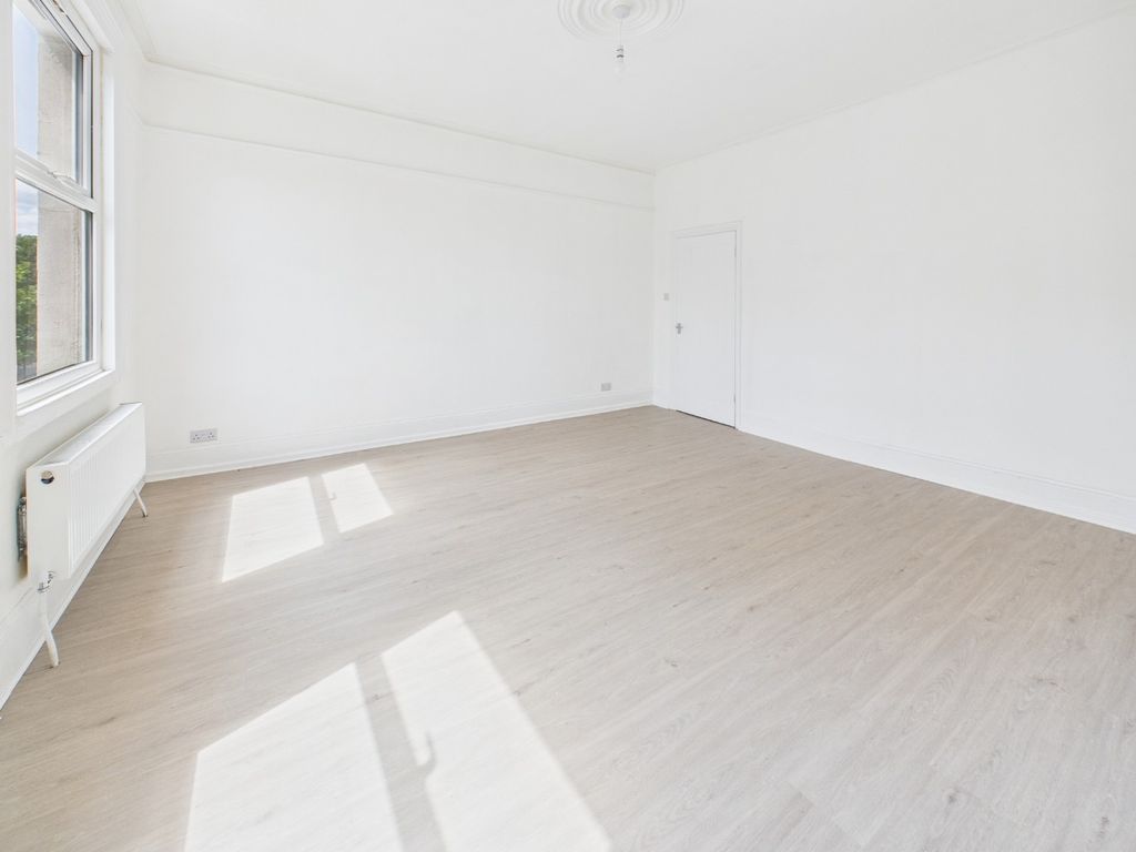 Property photo 2 of 11 4224502