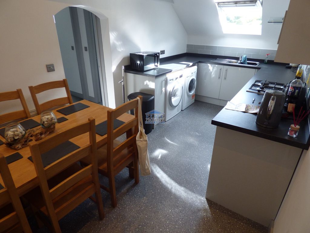 Property photo 3 of 7 Kitchen-Diner