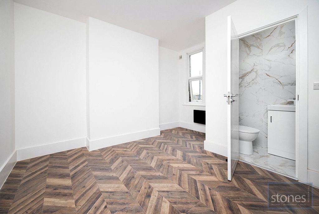 Property photo 2 of 6 Picture No. 17