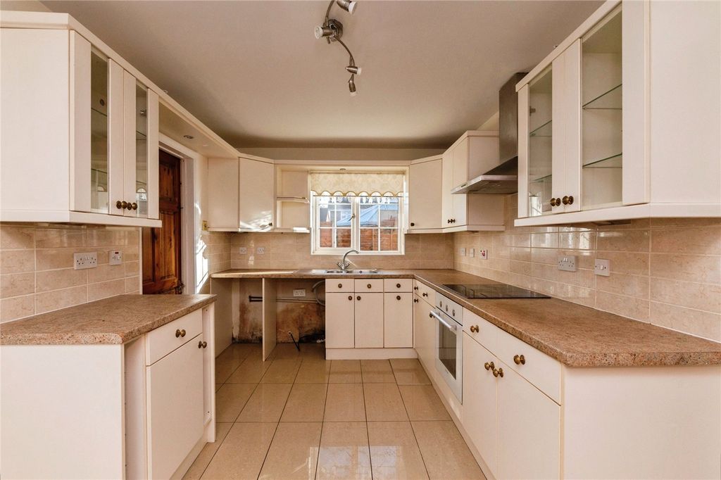 Property photo 3 of 28 Kitchen