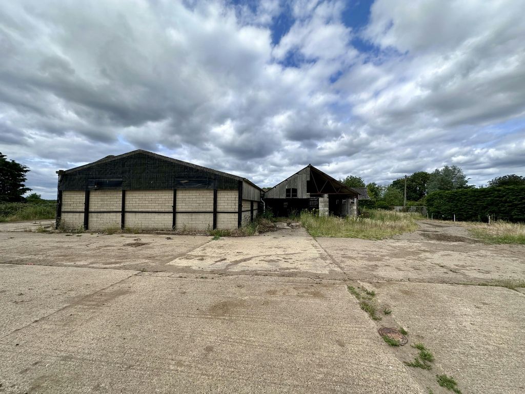Property photo 3 of 6 Upper Farm Barns 2  3 Rear.Jpeg