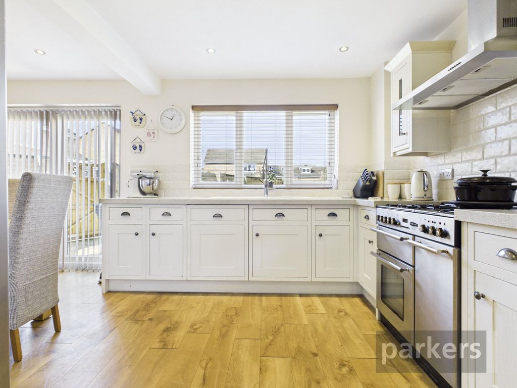 Property photo 2 of 25 Kitchen