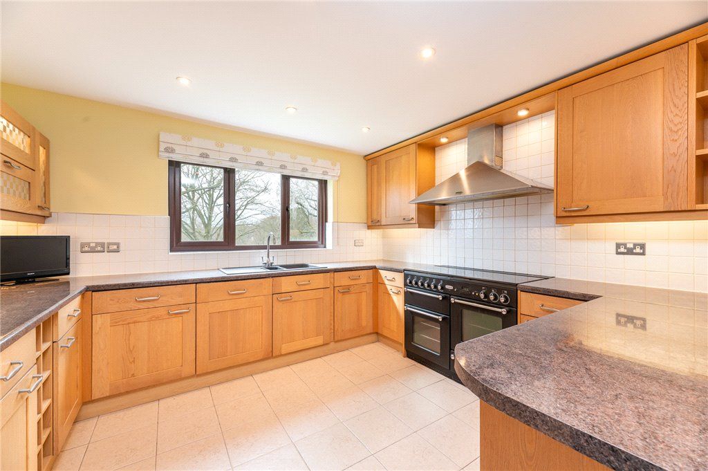 Property photo 3 of 30 Kitchen