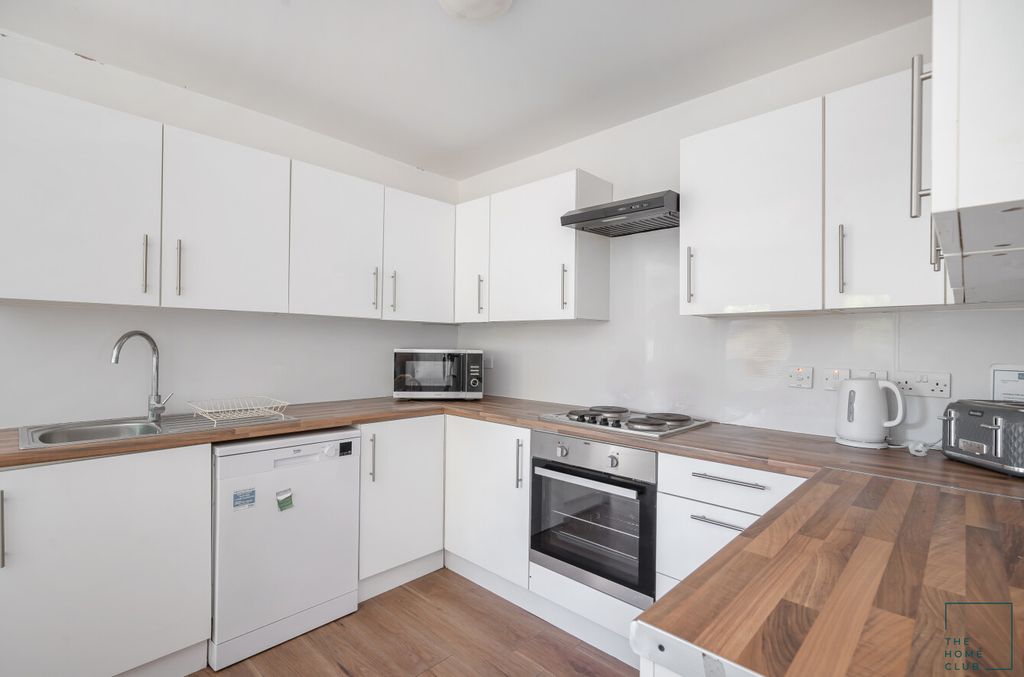 Property photo 2 of 16 8F79B31E-7Ec9-47Bf-8F4B-8d8A904Cb227