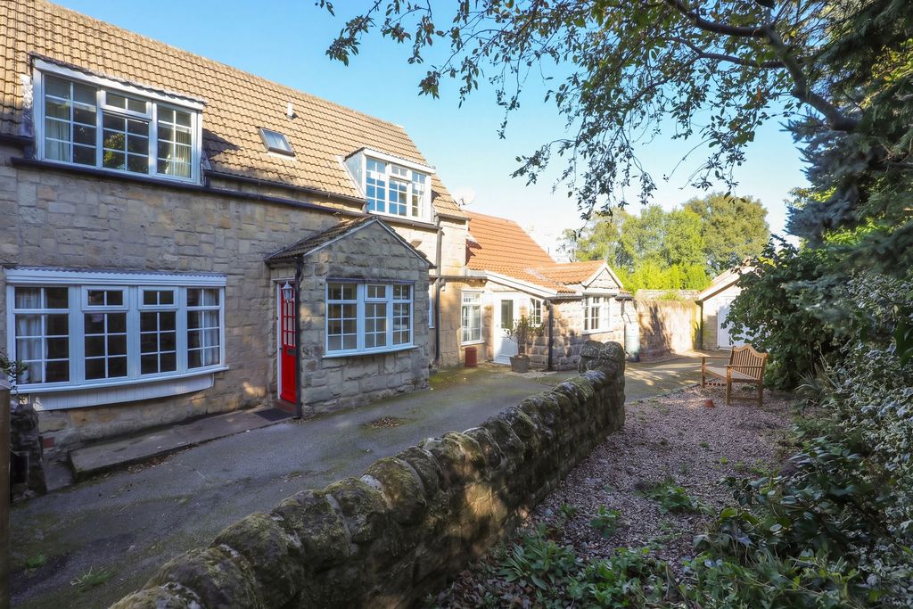 Property photo 1 of 32
