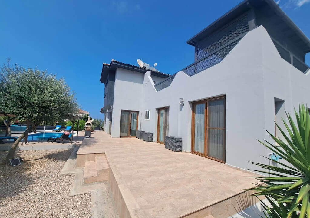 Property photo 2 of 25 Exquisite 3 Bedroom Villa With Panoramic Views And Prime Location \U2013 A Rare Opportunity Image No 2