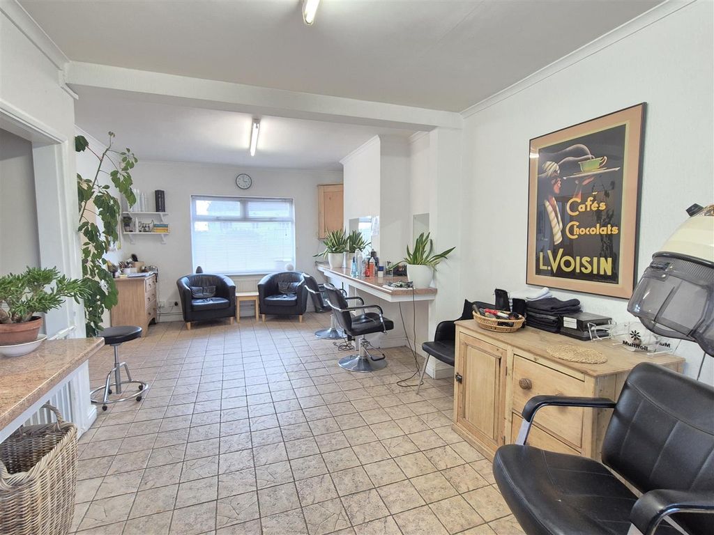 Property photo 2 of 16 Shop Floor