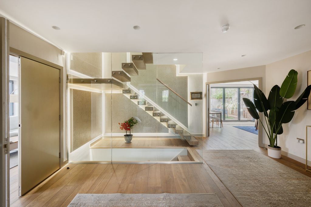 Property photo 3 of 21