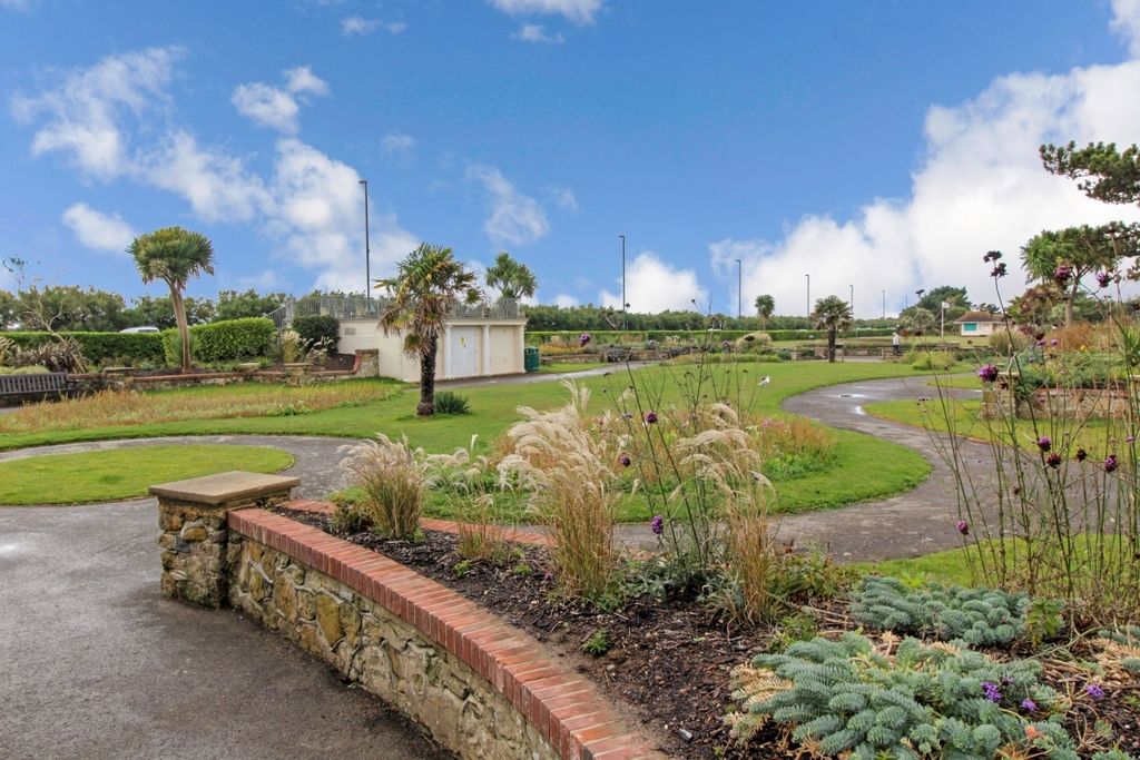 Property photo 3 of 7 Main Page