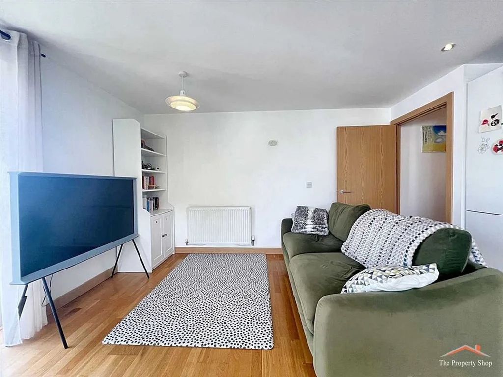 Property photo 3 of 12 Lounge