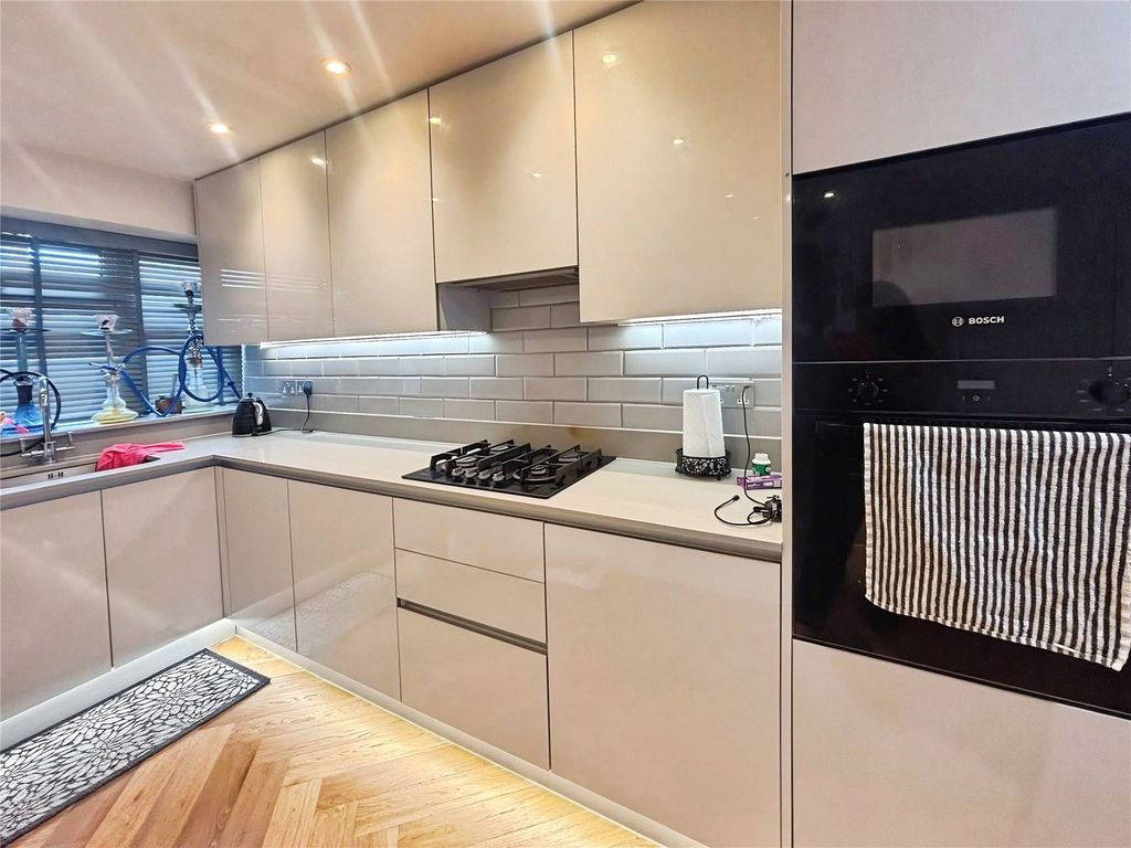 Property photo 3 of 10 Kitchen
