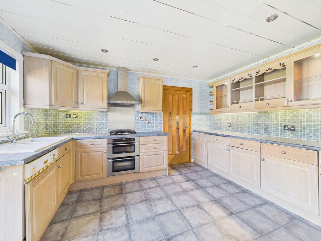 Property photo 3 of 13 Kitchen