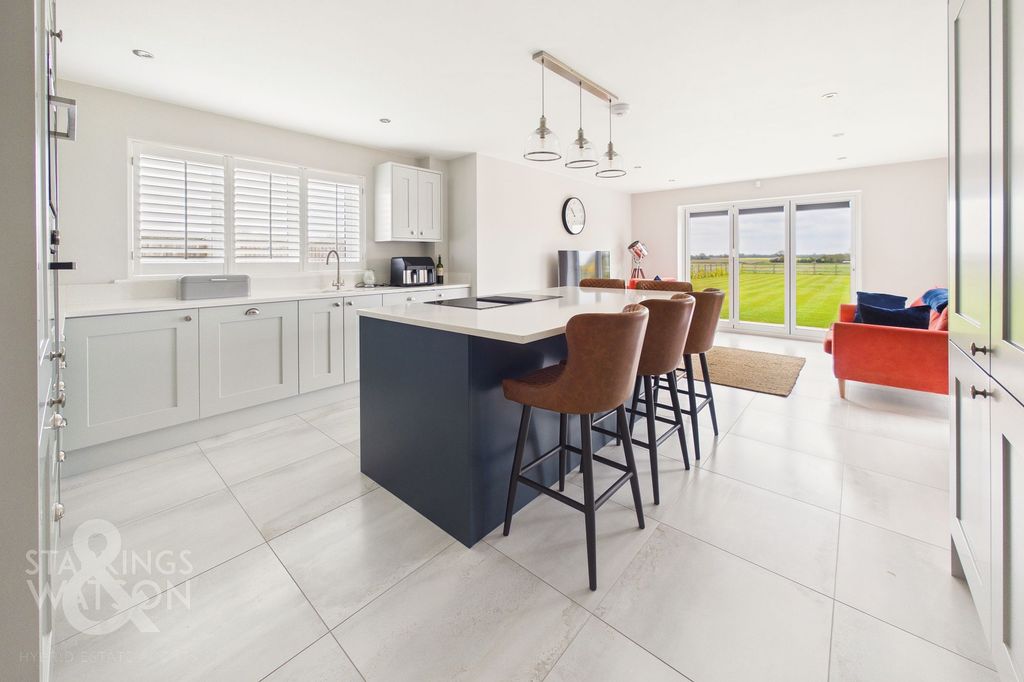 Property photo 2 of 26