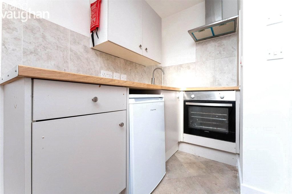 Property photo 3 of 5 Kitchen