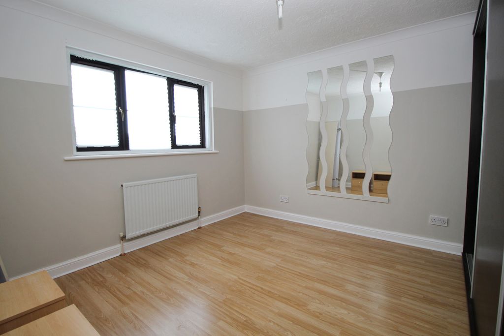 Property photo 3 of 5 Bedroom