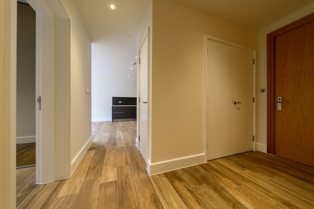 Property photo 3 of 20 Hall