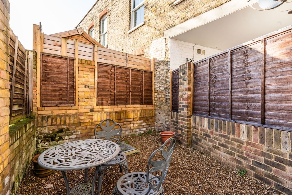 Property photo 3 of 10 Putney Bridge Road